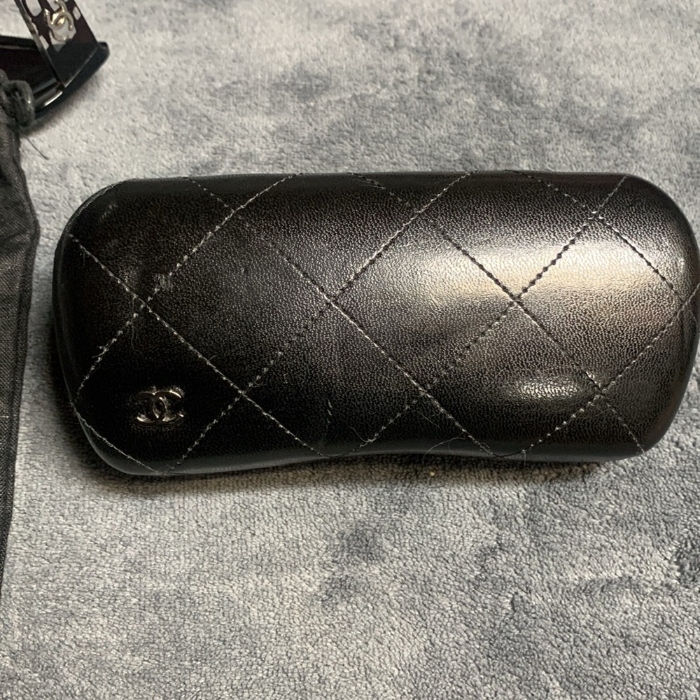 CHANEL Black & Tortoiseshell Rectangular Logo Sunglasses - Picture 5 of 16